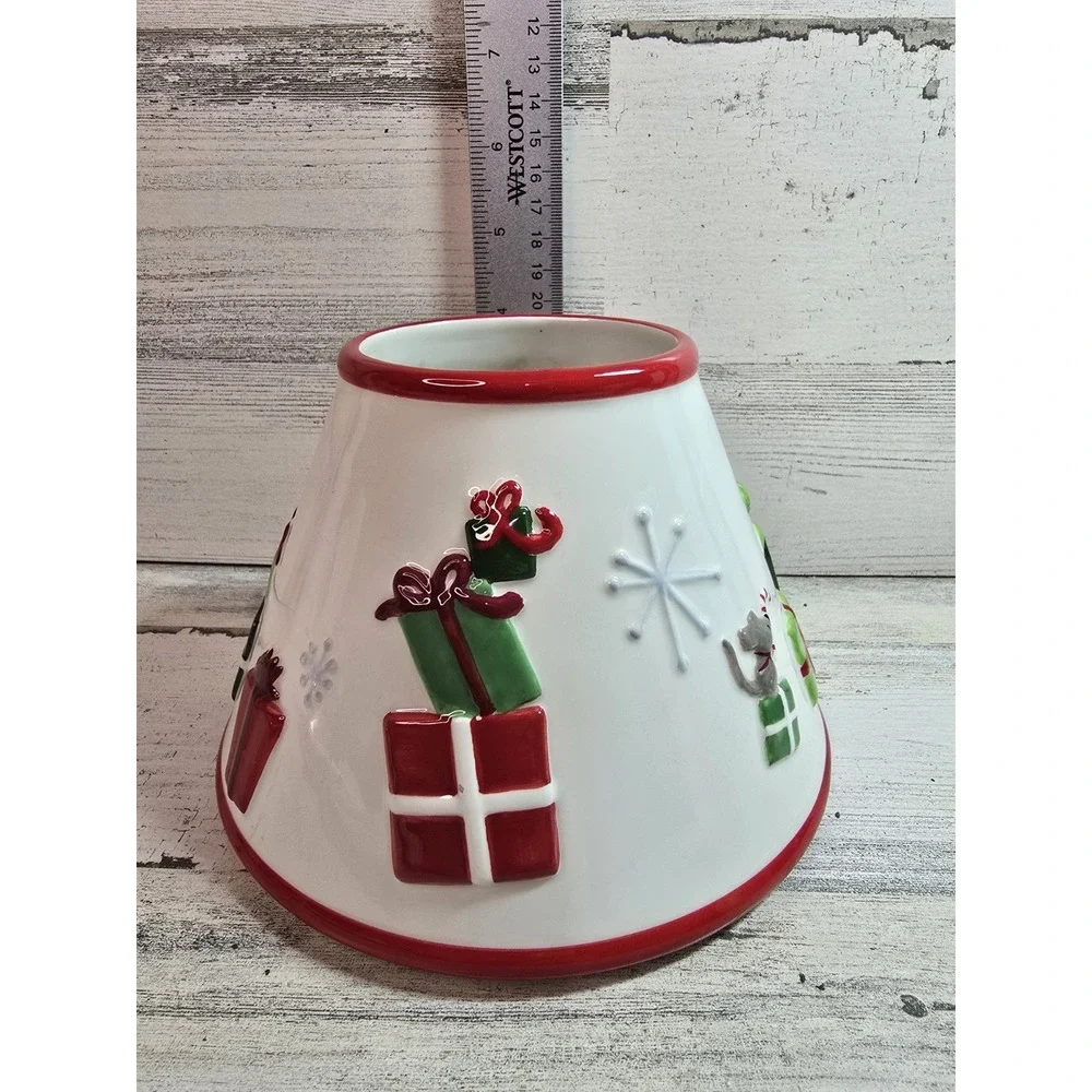 White‎ Barn Candle Co Christmas Ceramic Jar Candle Topper Shade Presents Mouse